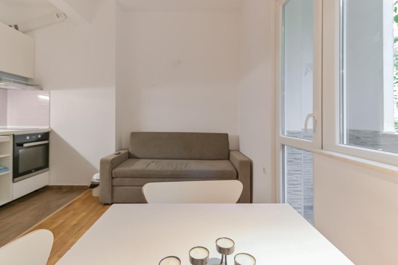 Bright Apartment In The Heart Of The City By Flat Mаnager Sofia Exteriör bild